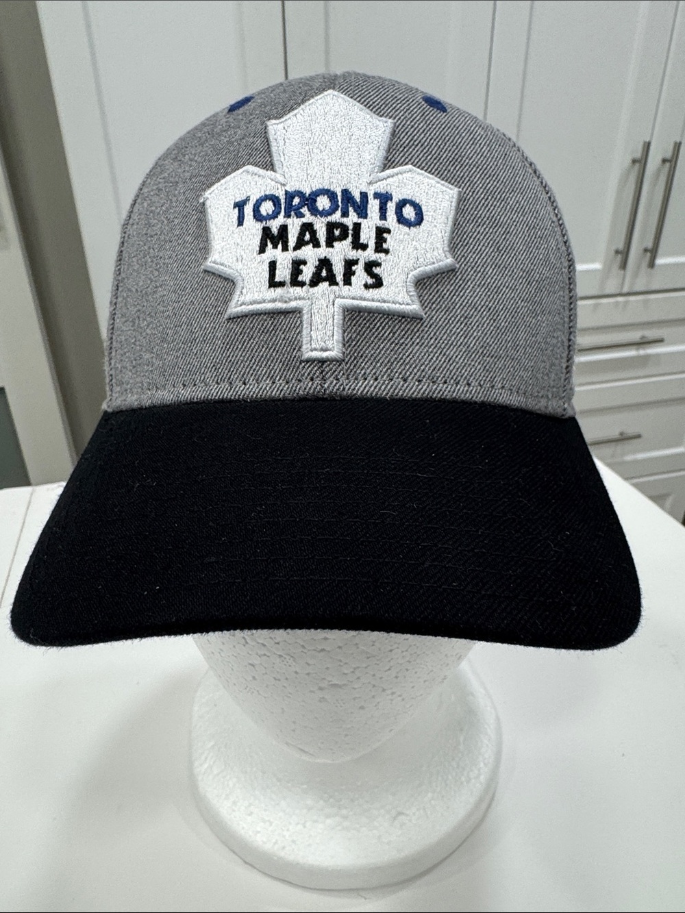 Reebok Toronto Maple Leafs Gray & Black Curved-Brim Hat